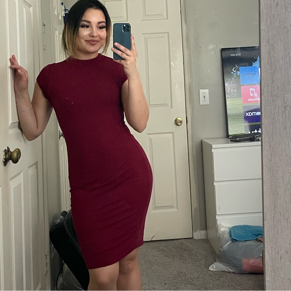 Burgundy body con dress